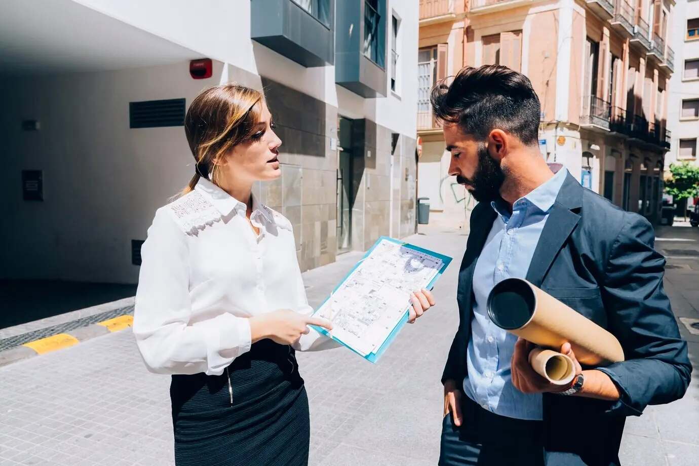 Diálogo entre un arquitecto y un agente inmobiliario